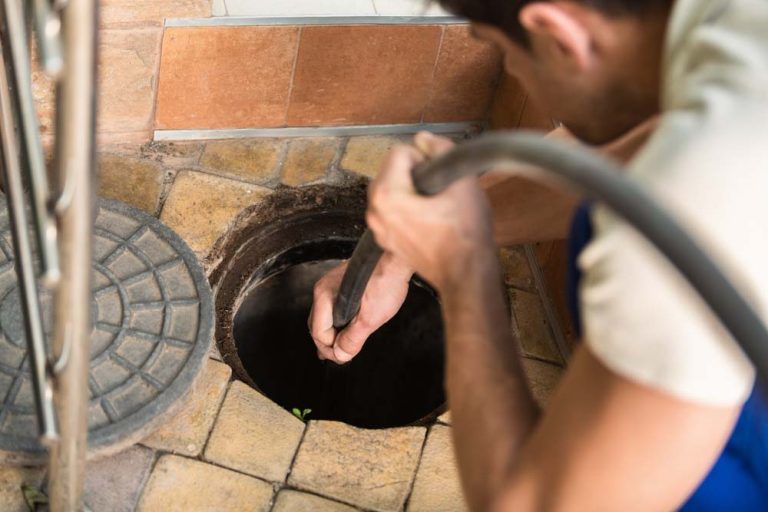 technician performing hydro jetting Woodland Hills, CA